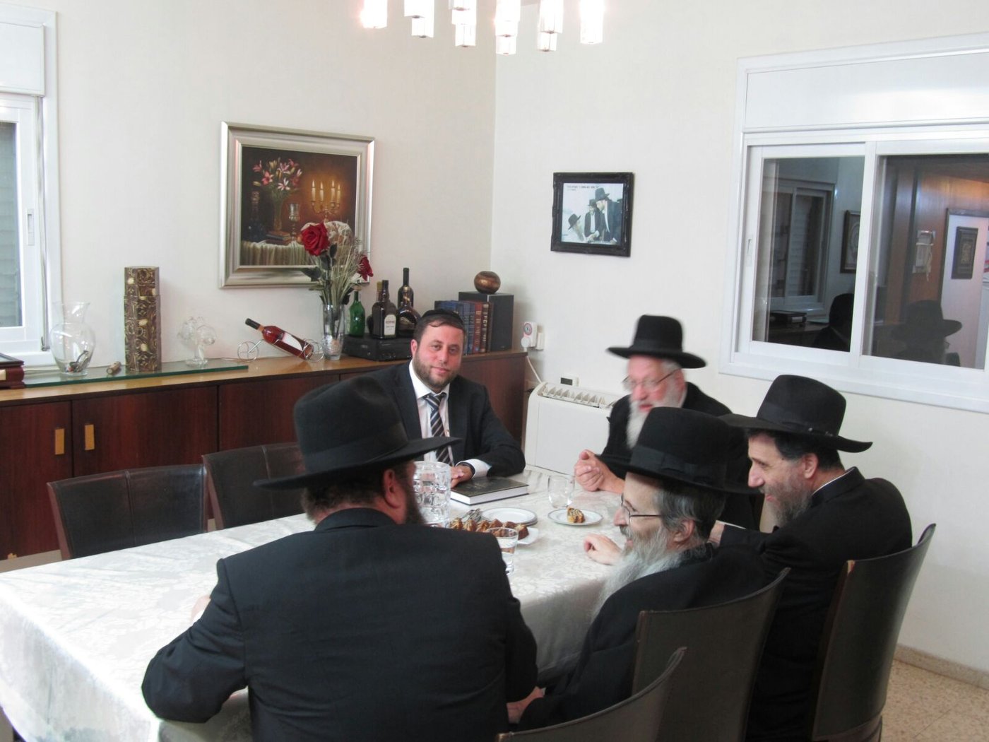 רבני חיפה עלו לחזק את נציג 'דגל התורה' מיכי אלפר