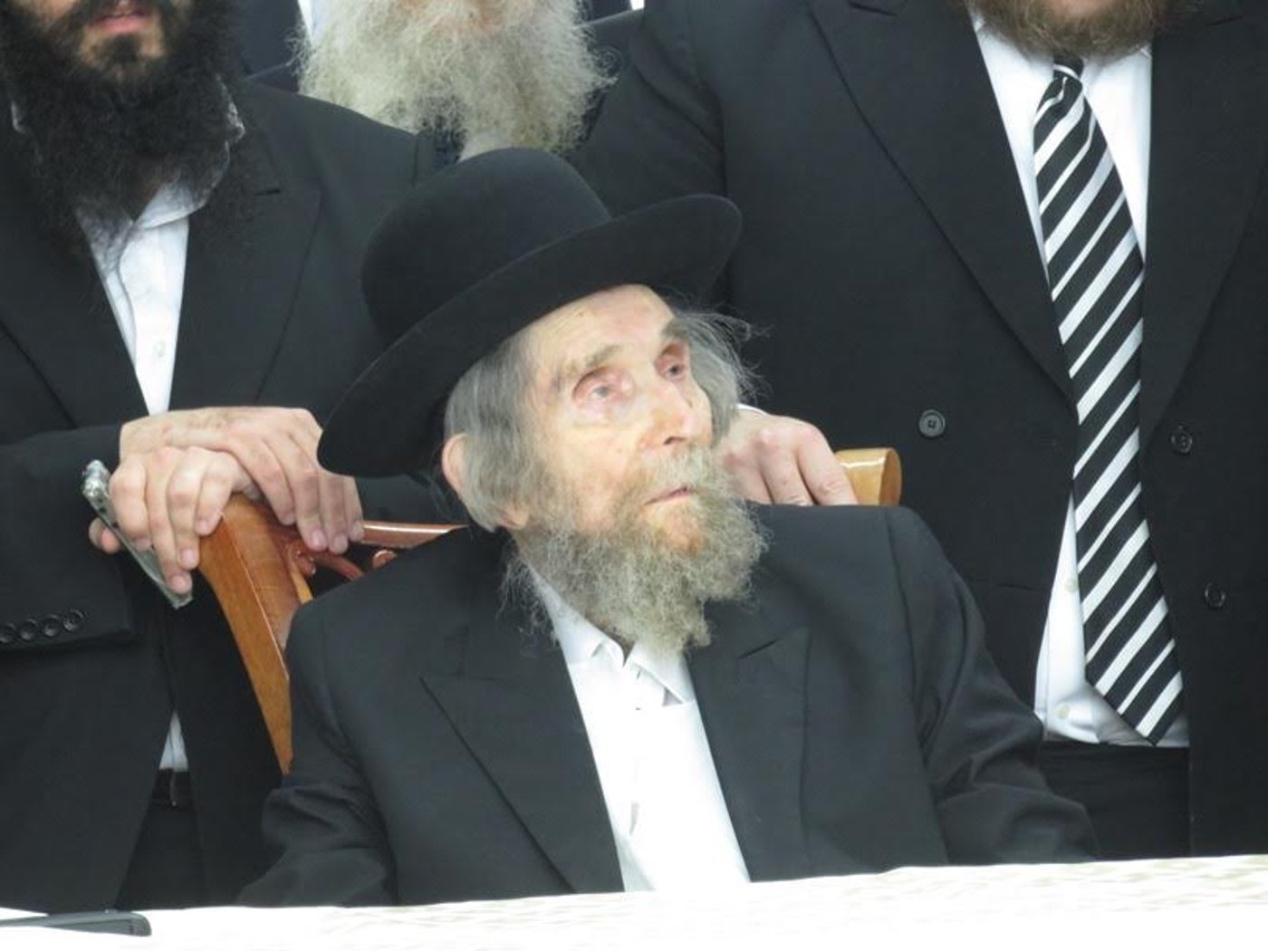 "דולרים לא עושים את האדם גדול, תשאפו להיות גדולי תורה"