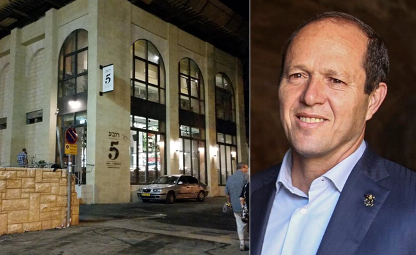 ניר ברקת לצד המסעדה החדשה