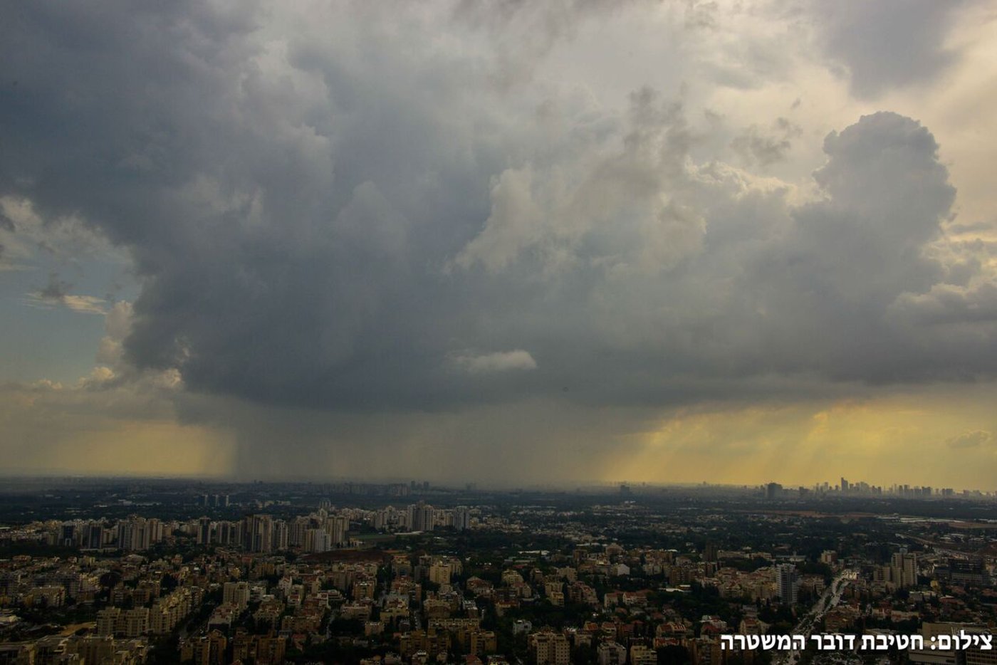 אלפים ללא חשמל; הצפות ענק בשרון • צפו בתוצאות הסערה
