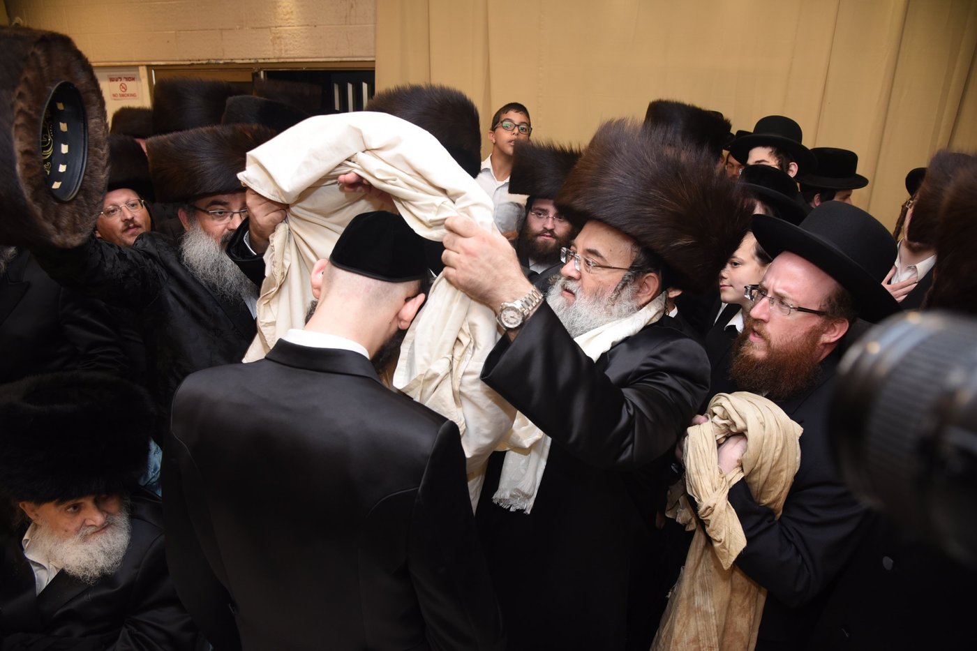 גלריה: חתונת בתו של הרב מרדכי בריסק