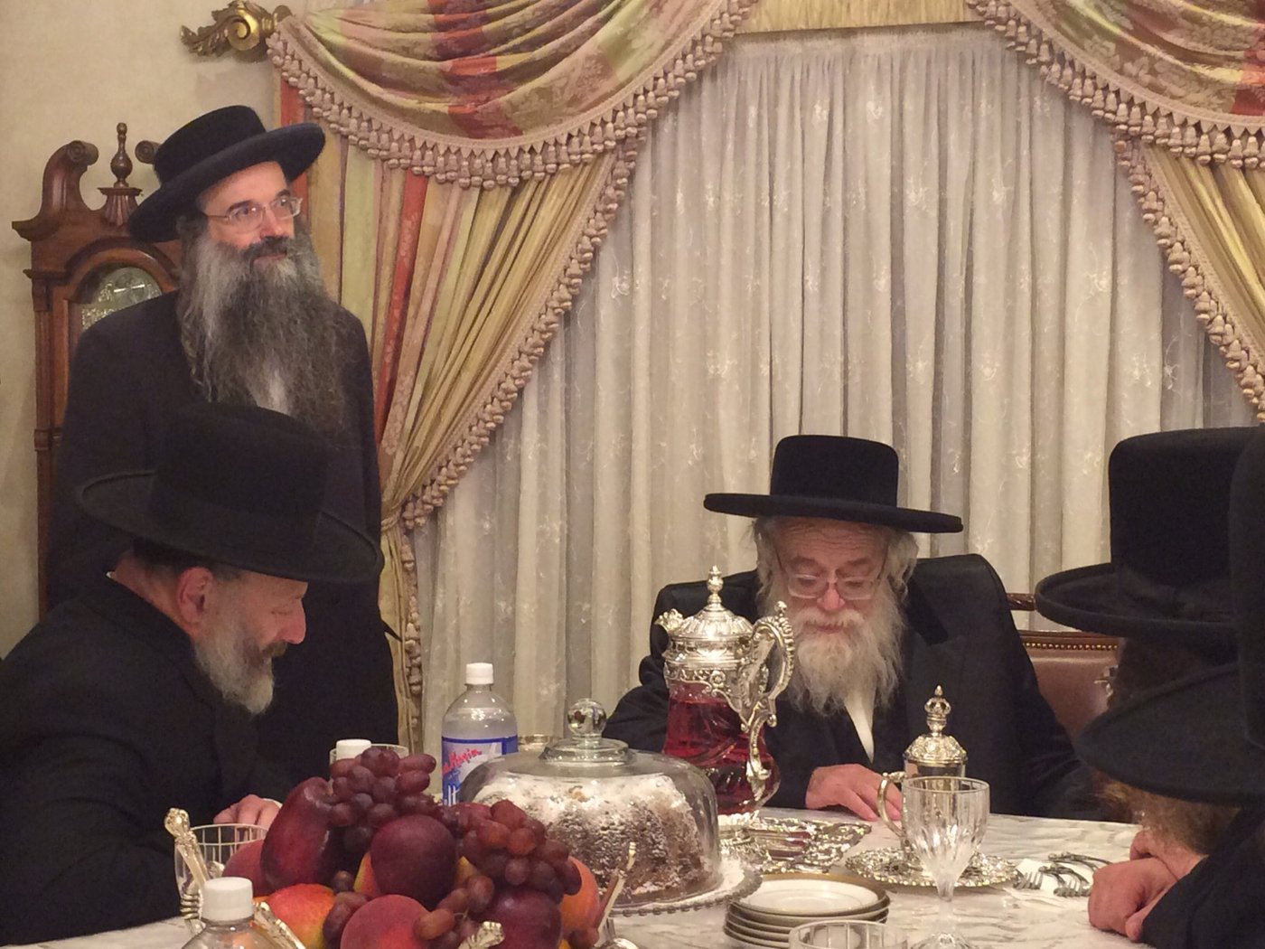 הרבי מתולדות אהרן בביקור בבורו פארק • תיעוד