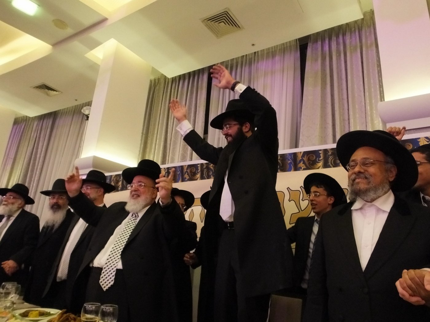 גלריה: חתונת בנו של הגאון רבי אליהו אבא שאול