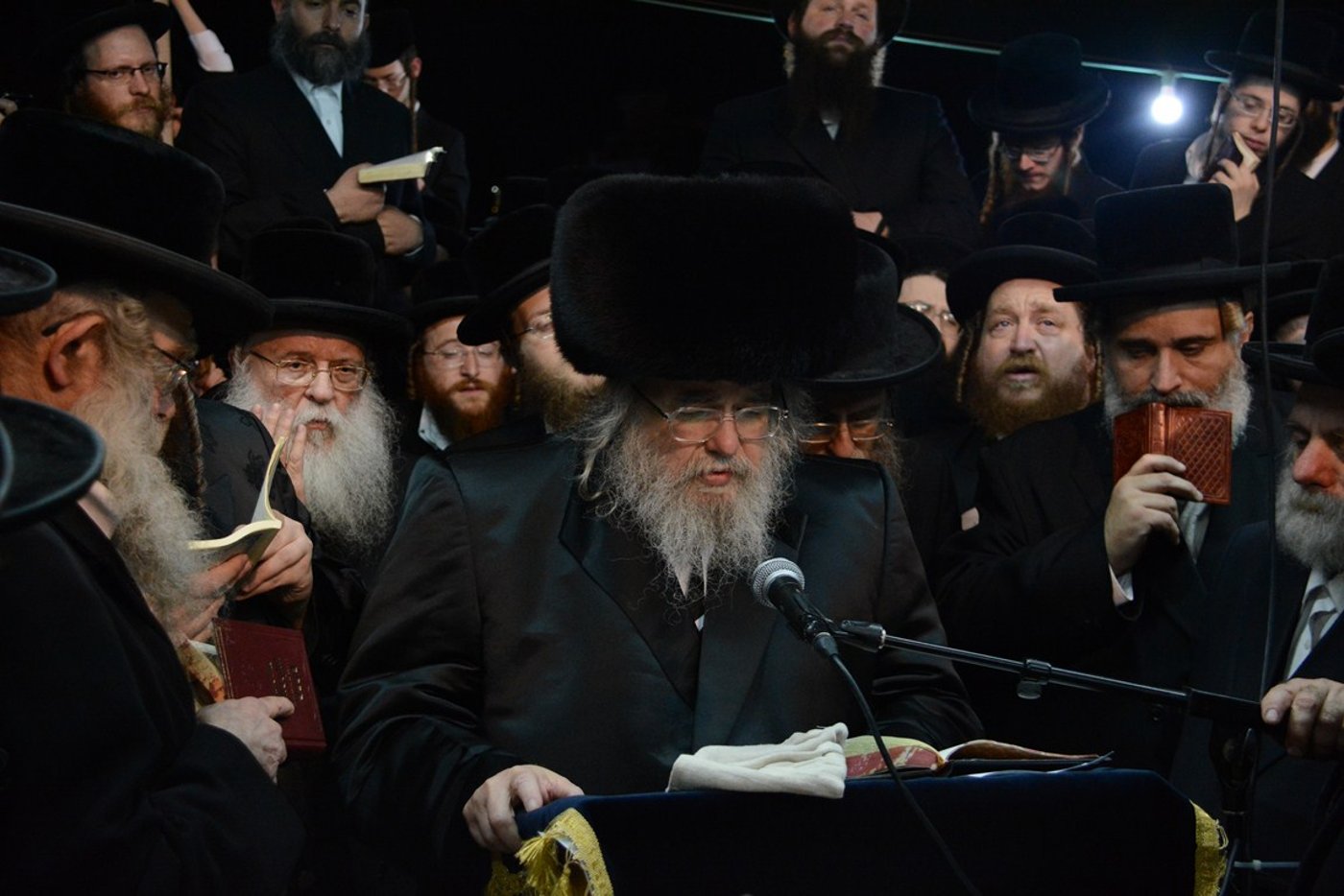 האדמו"ר מבעלזא בציון אביו: "שייכנעו כולם לפני בני ישראל" • תיעוד