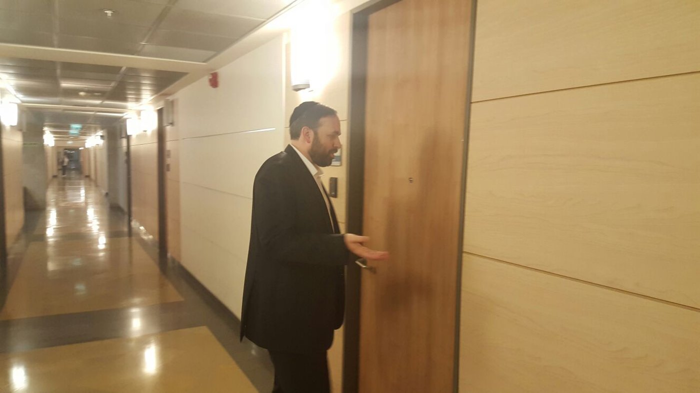 בשעה זו: החרדים דנים עם השרה איילת שקד על חוק הגיוס