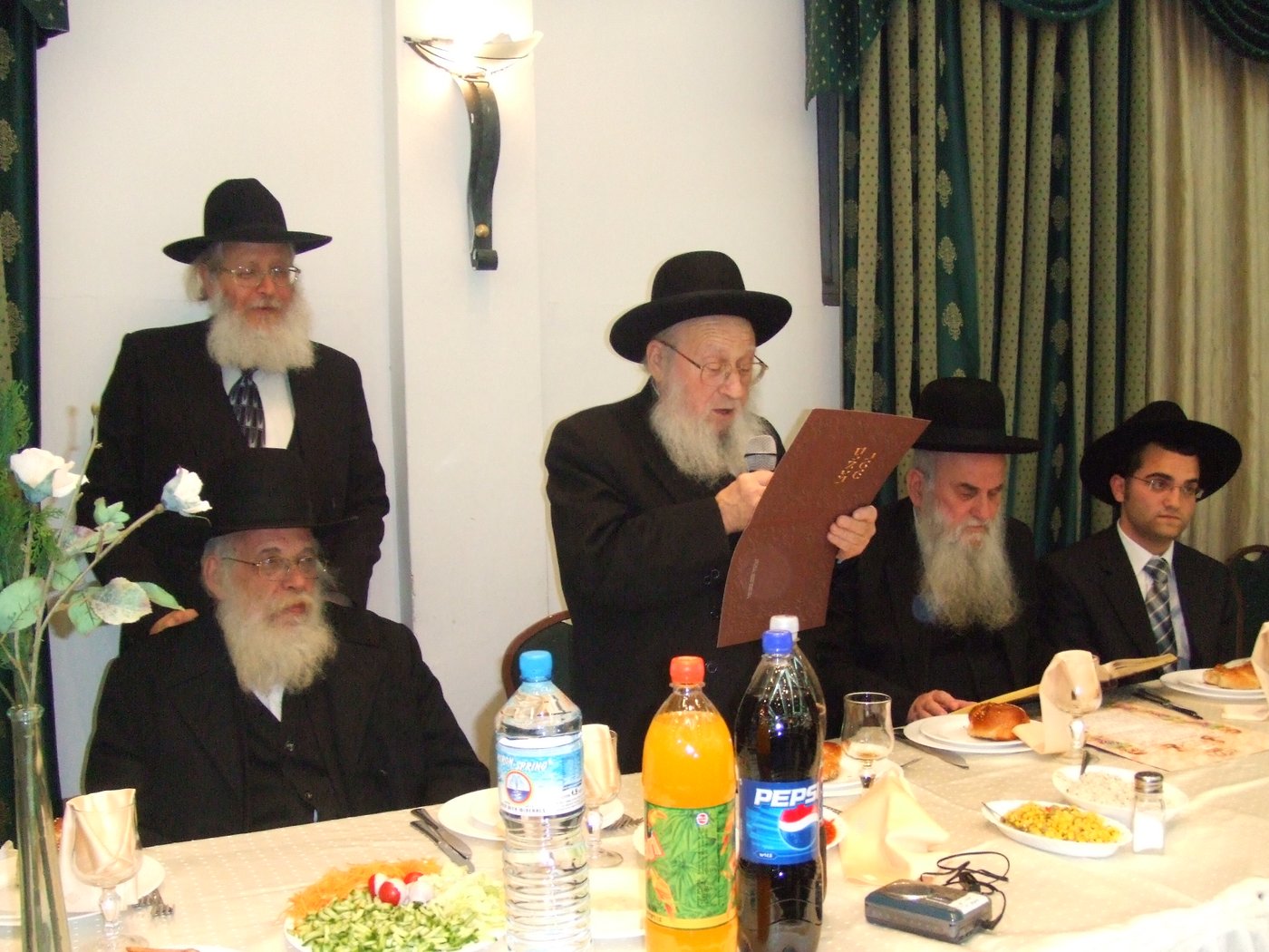 צפו בגלריה: מראות מחייו של הגאון הרב דב צבי קרלנשטיין זצ"ל