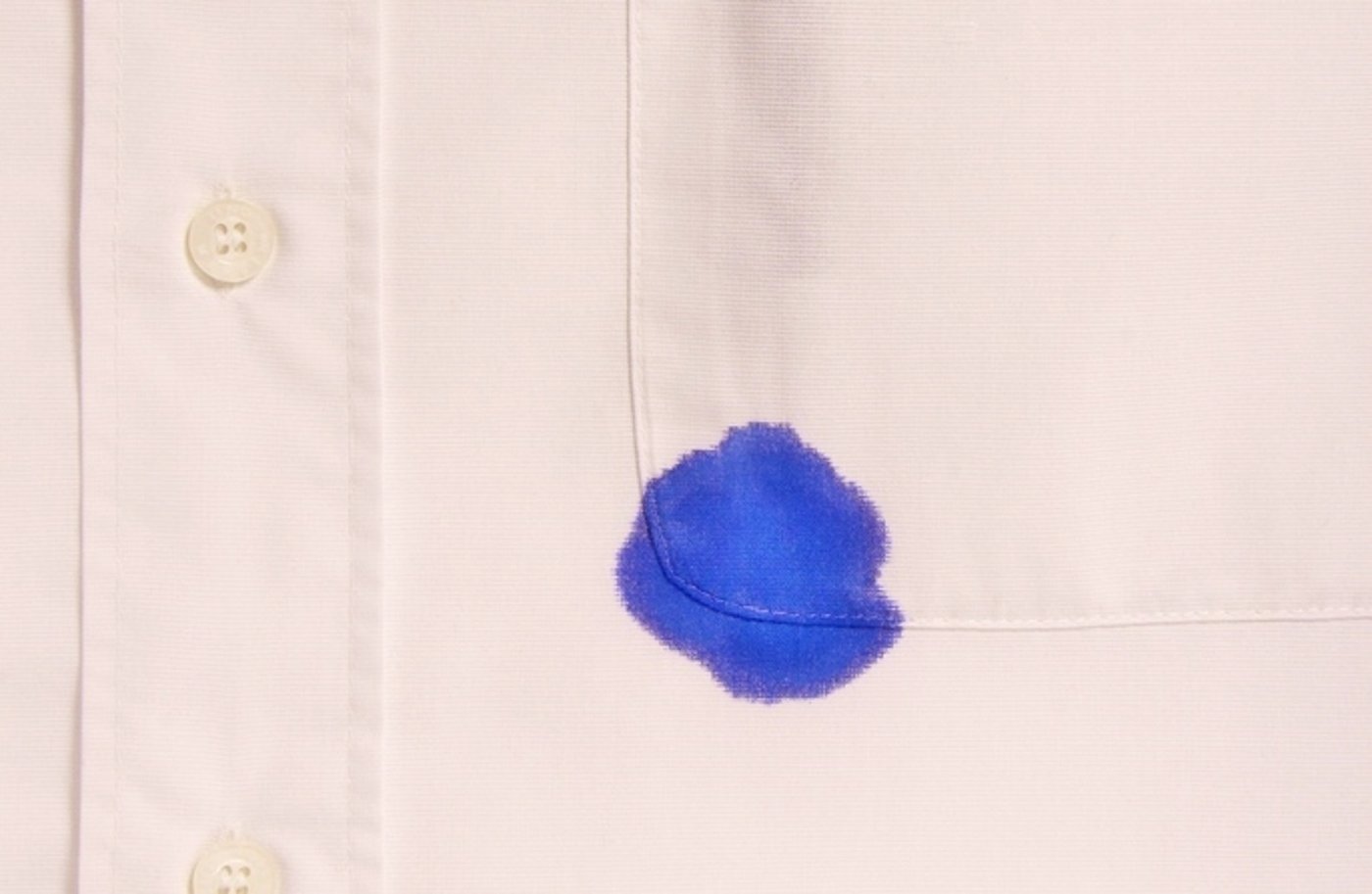 לא כיף. כתמי דיו על החולצה