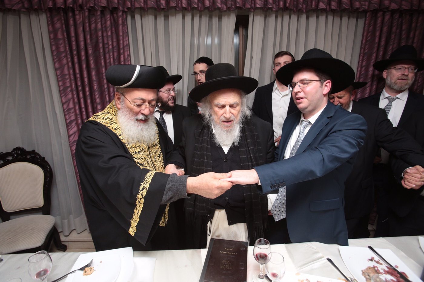 הגר"ש אוירבך והגר"ש עמאר בשבע ברכות • תמונות