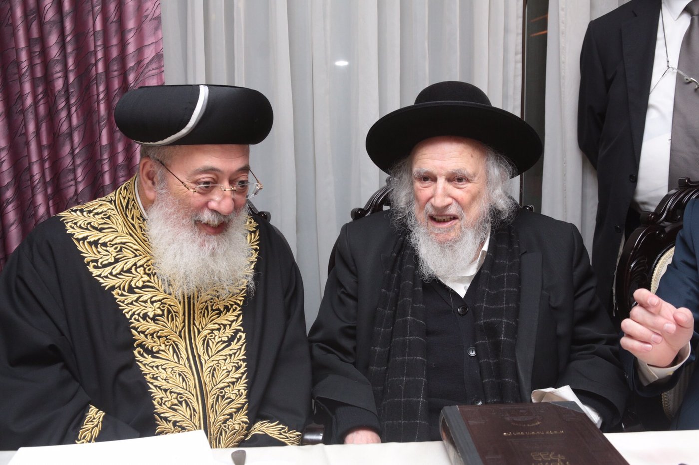 הגר"ש אוירבך והגר"ש עמאר בשבע ברכות • תמונות