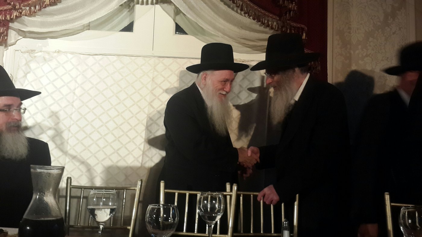 תיעוד: מוטי שטיינמץ שר בדינר של פוניבז'