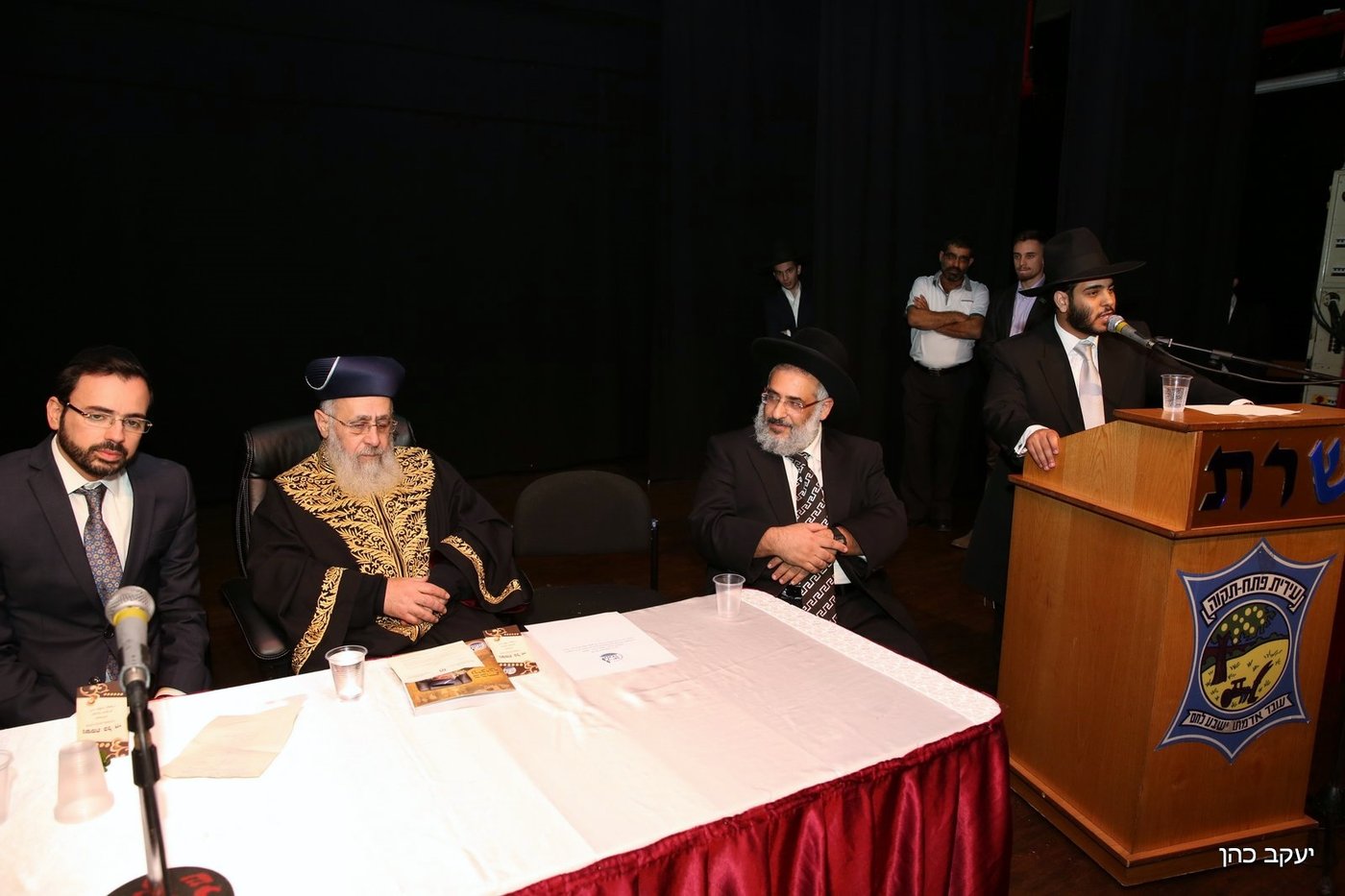הראשל"צ הגר"י יוסף בכנס חיזוק לנשות פתח תקווה • גלריה