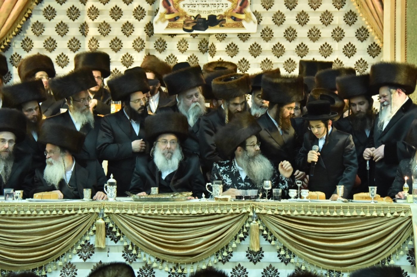 תיעוד: בר מצווה לבן האדמו"ר מנדבורנה אלעד