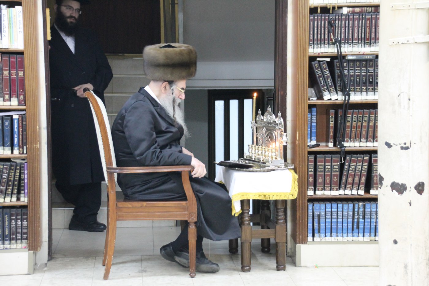 אדמו"רי בני ברק בהדלקת הנר השני • גלריה