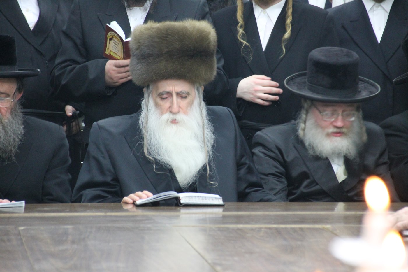 אדמו"רי בני ברק בהדלקת הנר השני • גלריה