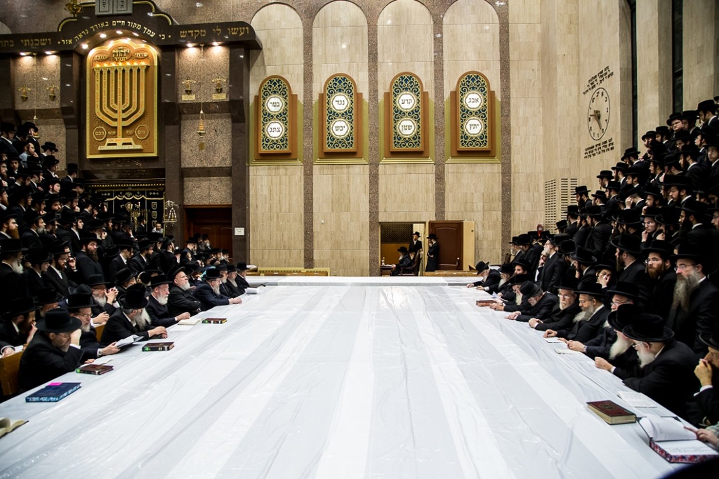 תיעוד ענק: ההדלקה בעשרות חצרות בארה"ב