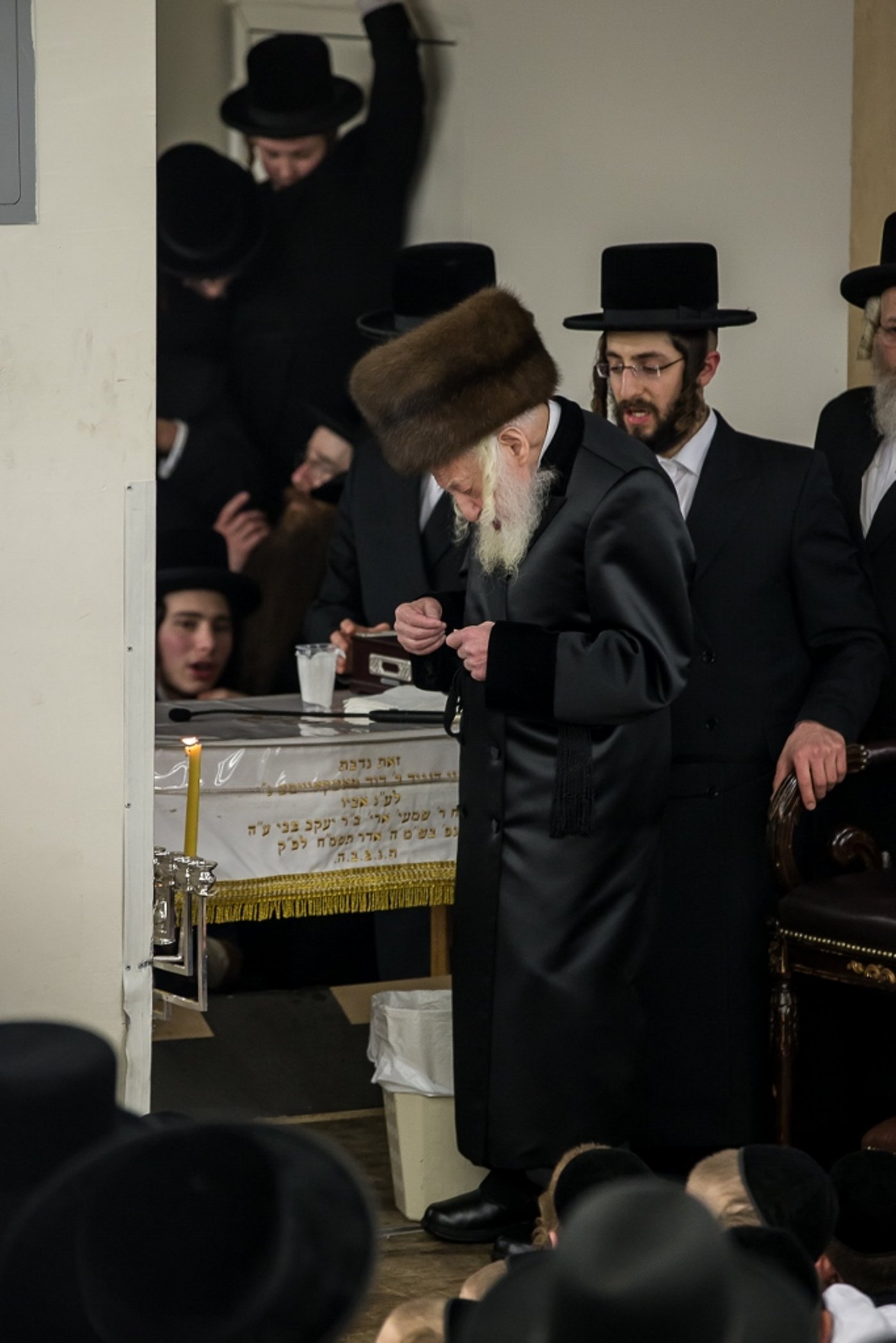 תיעוד ענק: ההדלקה בעשרות חצרות בארה"ב
