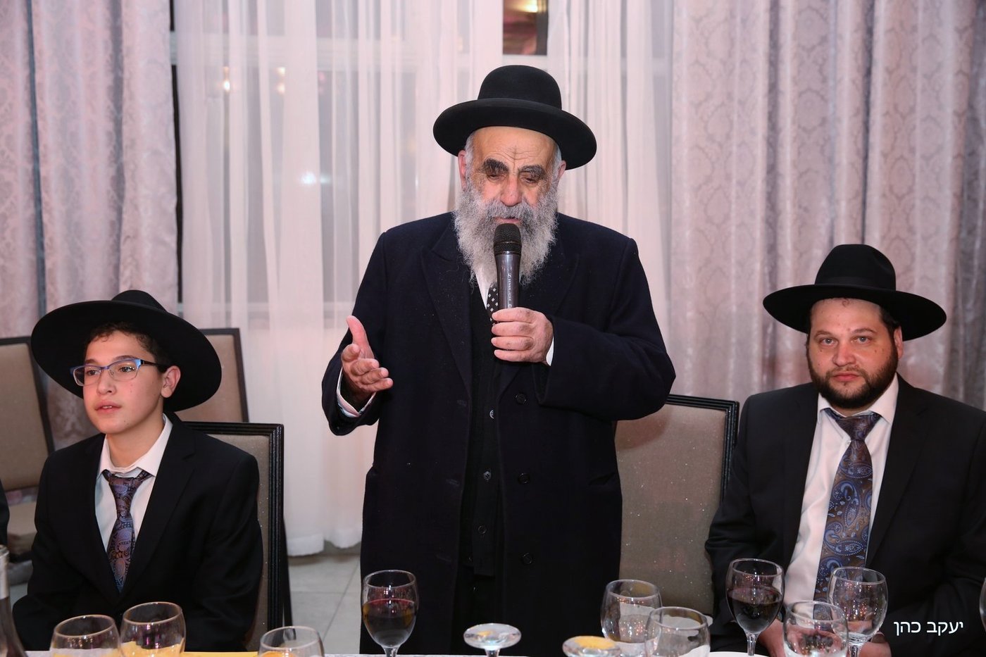 צפו: בר מצווה לבנו של הרב צבי חקק