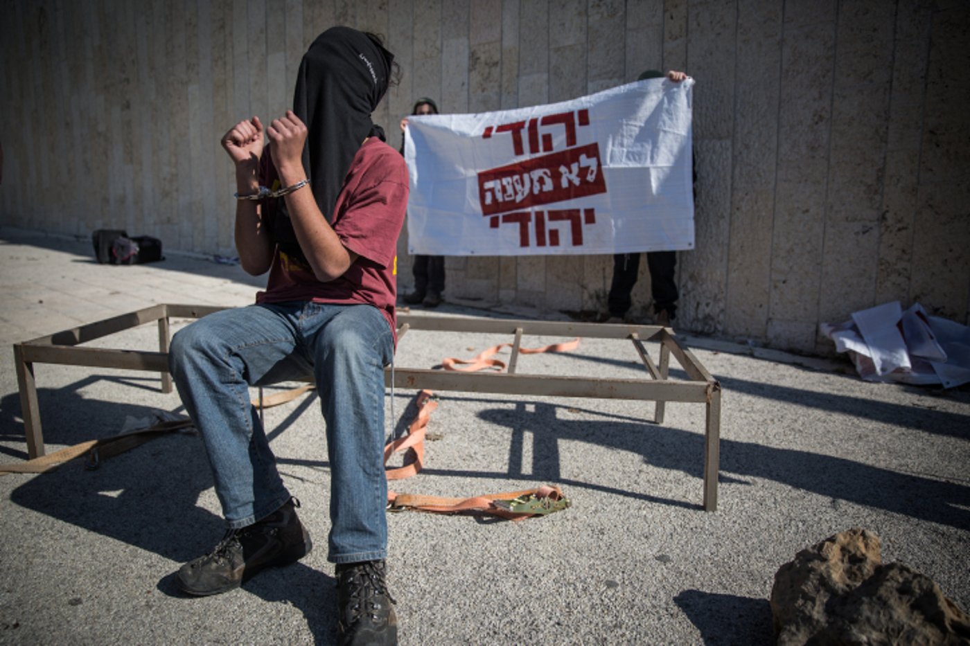 הימין הקיצוני הציג ב"כיכר השבת": "עינויי השב"כ" לנחקרי כפר דומא