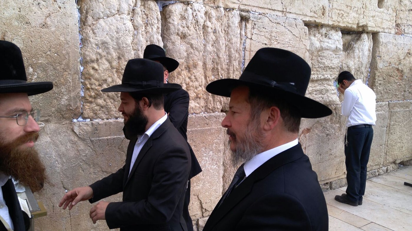 צפו: לופוליאנסקי התפלל, שר ורקד בכותל המערבי
