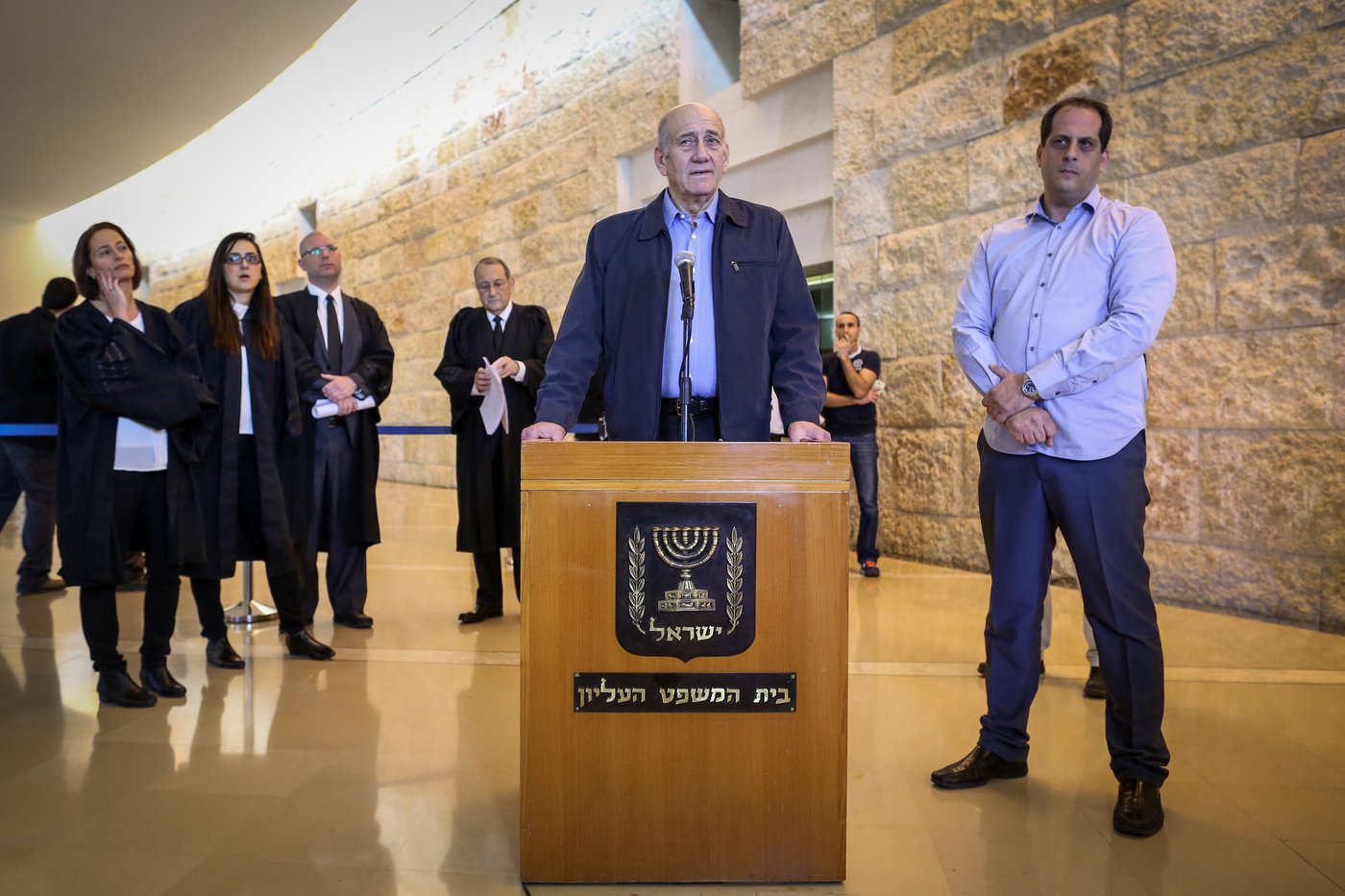 צפו: ההכרעה בפרשת הולילנד בתמונות