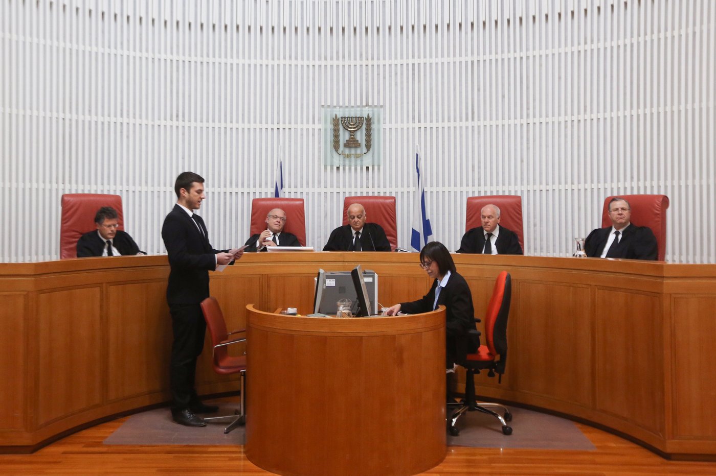 צפו: ההכרעה בפרשת הולילנד בתמונות