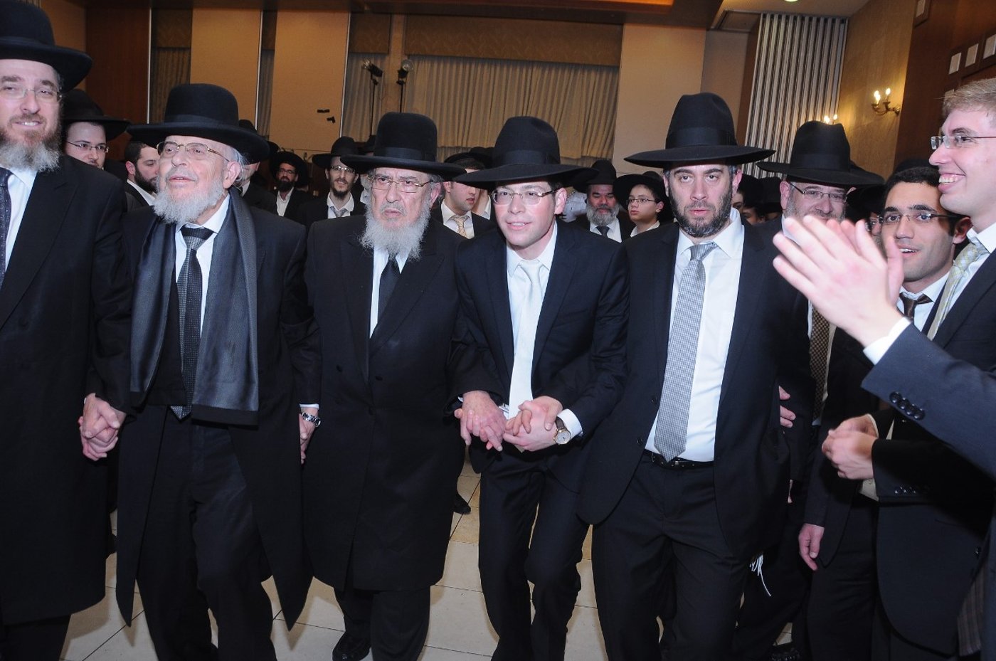 כל המי ומי בחתונת בתו של ישראל קלרמן. צפו