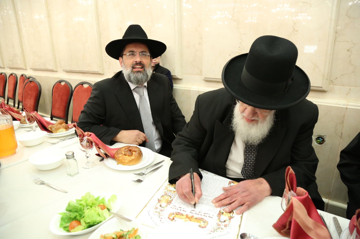 חתונת נכדת נשיא מועצת חכמי התורה באולמי בעלזא