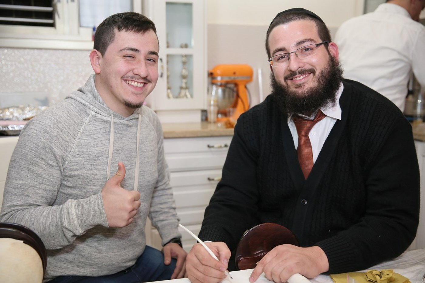 עמי מימון הכניס ספר תורה לעילוי נשמת בנו