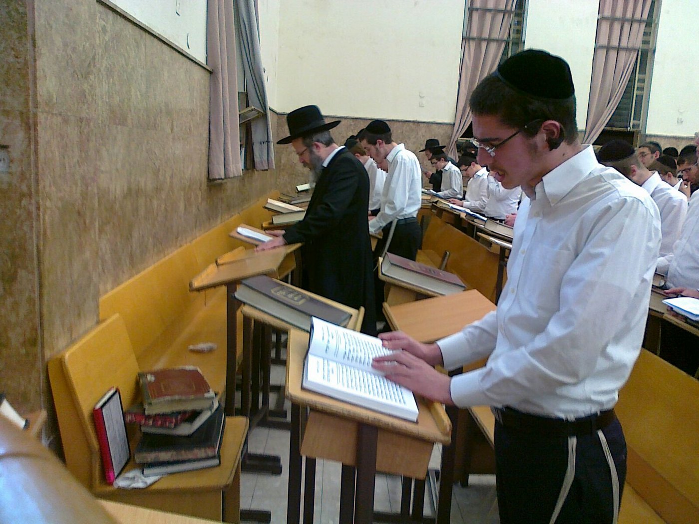 מצבו של רה"י הגרח"ש ליבוביץ קשה מאוד; בפוניבז' התפללו