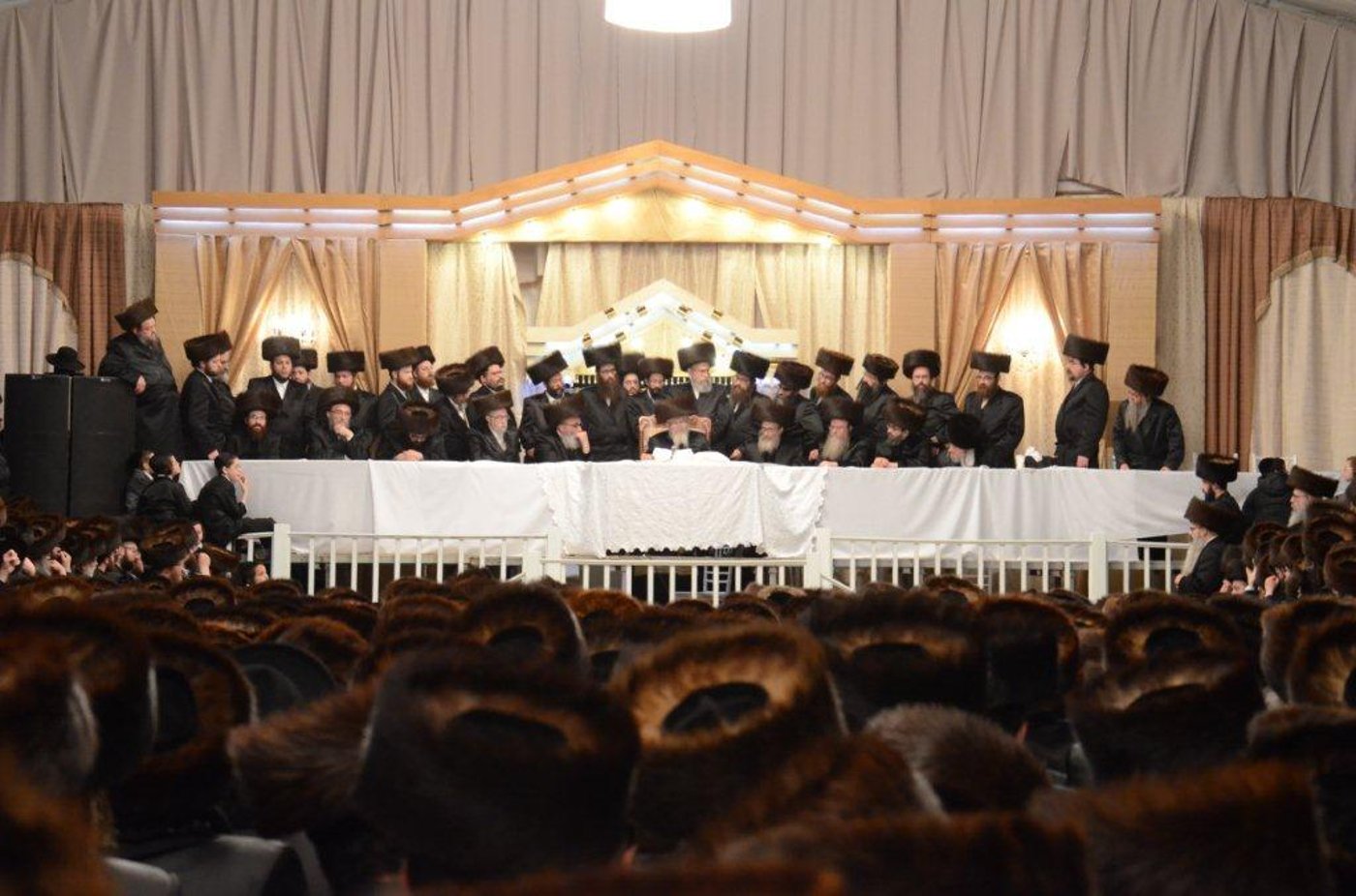תיעוד ענק: הרבי מסקווירא שבת במירון