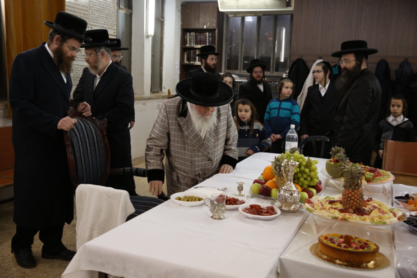 הטישים של האדמו"רים לרגל ט"ו בשבט. צפו