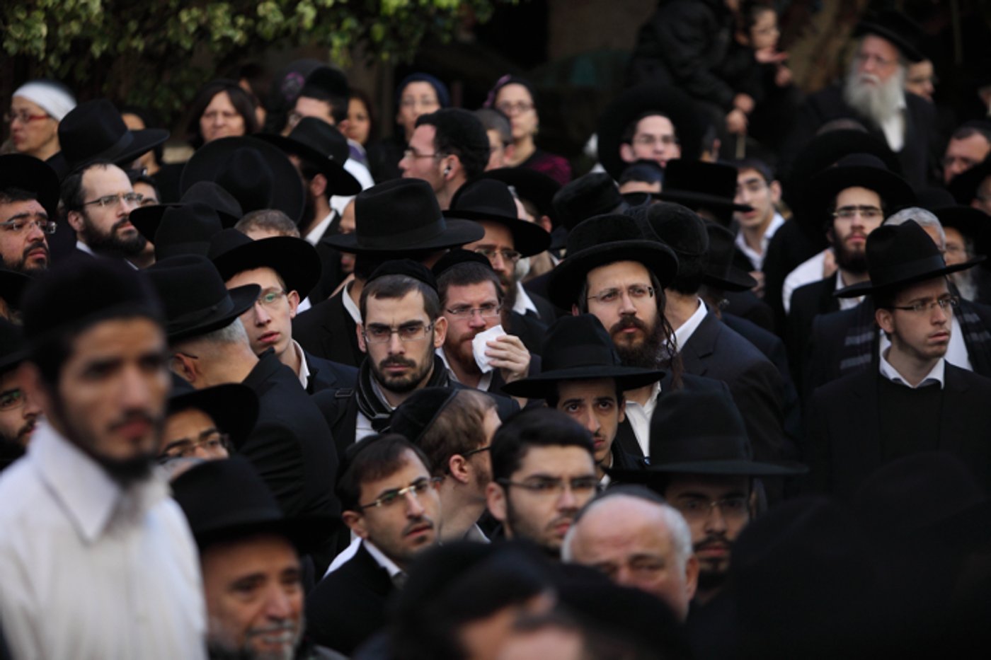 לזכר קדושי הפיגוע בהיפר כשר: "הועד העולמי" יעניק שני ספרי תורה לקהילה היהודית בצרפת