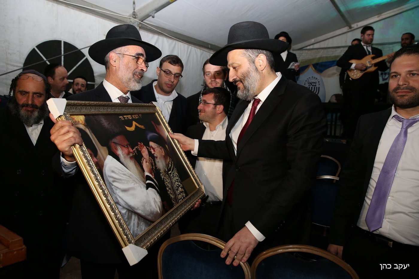 דרעי בהילולא עם יו"ר המועצה הדתית מיכאל אילוז