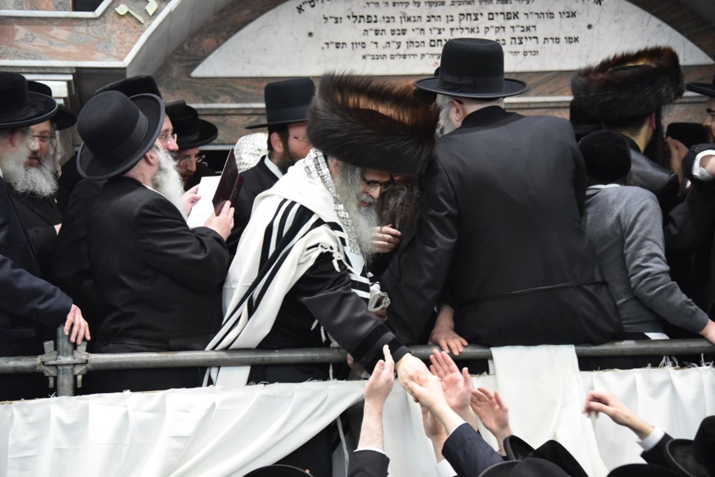 ברית, ריקודים וסעודה: צפו במסע של סאטמר