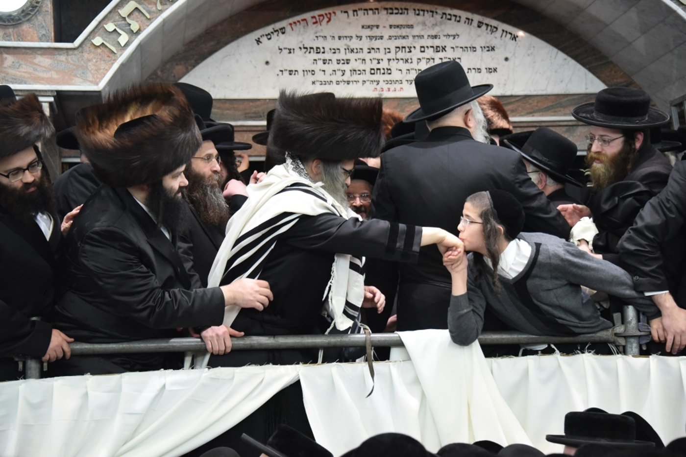 ברית, ריקודים וסעודה: צפו במסע של סאטמר