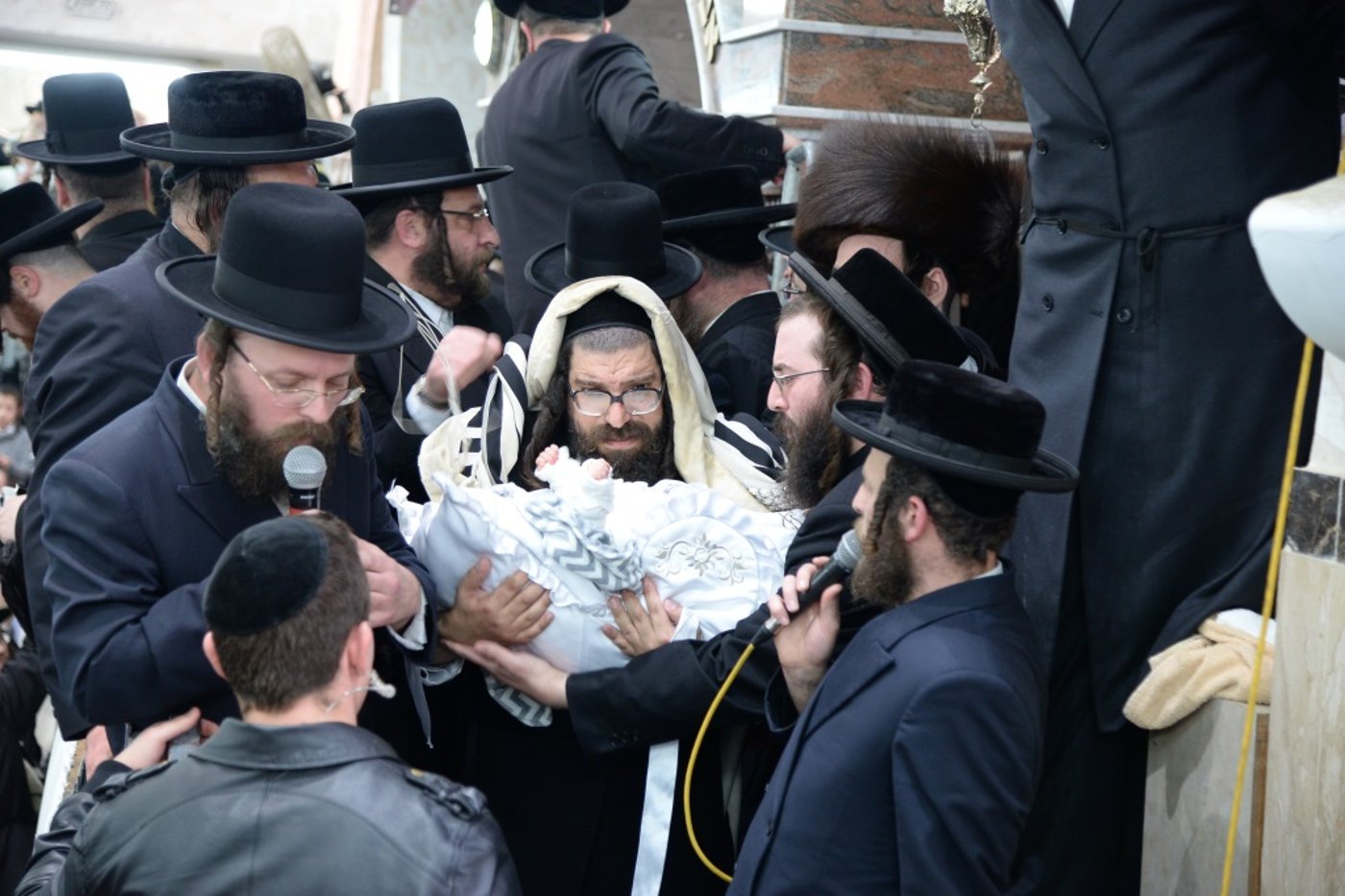 ברית, ריקודים וסעודה: צפו במסע של סאטמר