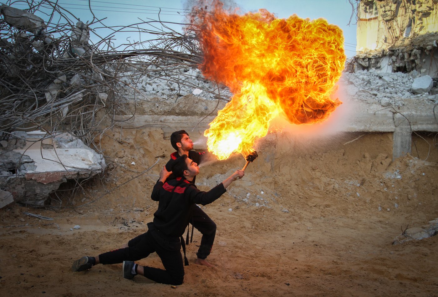 הצגת אומנות לחימה על החורבות בעזה • תמונות