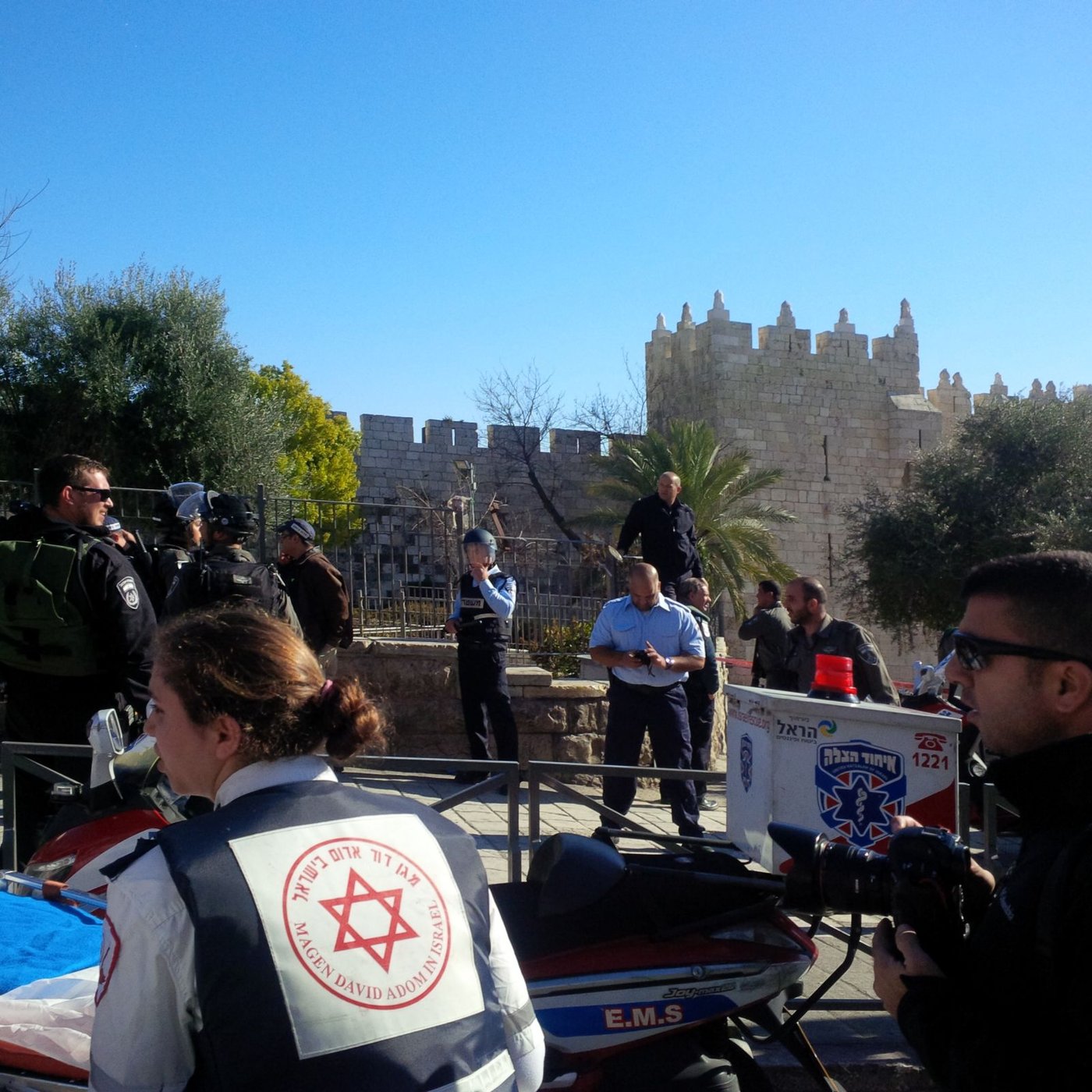 3 מחבלים עם רובים, סכינים ומטענים פצעו לוחמות מג"ב