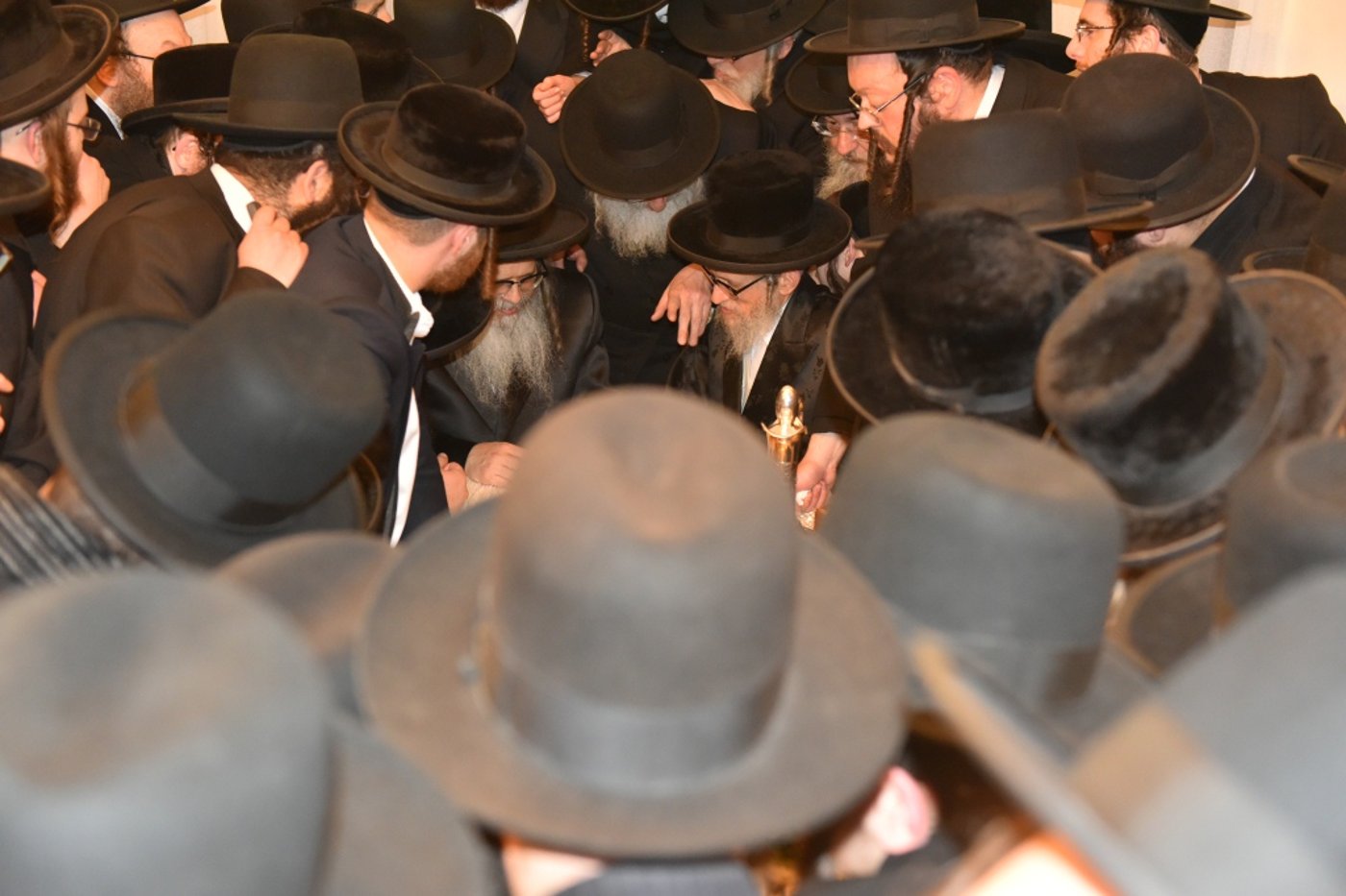 תיעוד מלונדון: הרבי נחת והתקבל על ידי אלפים
