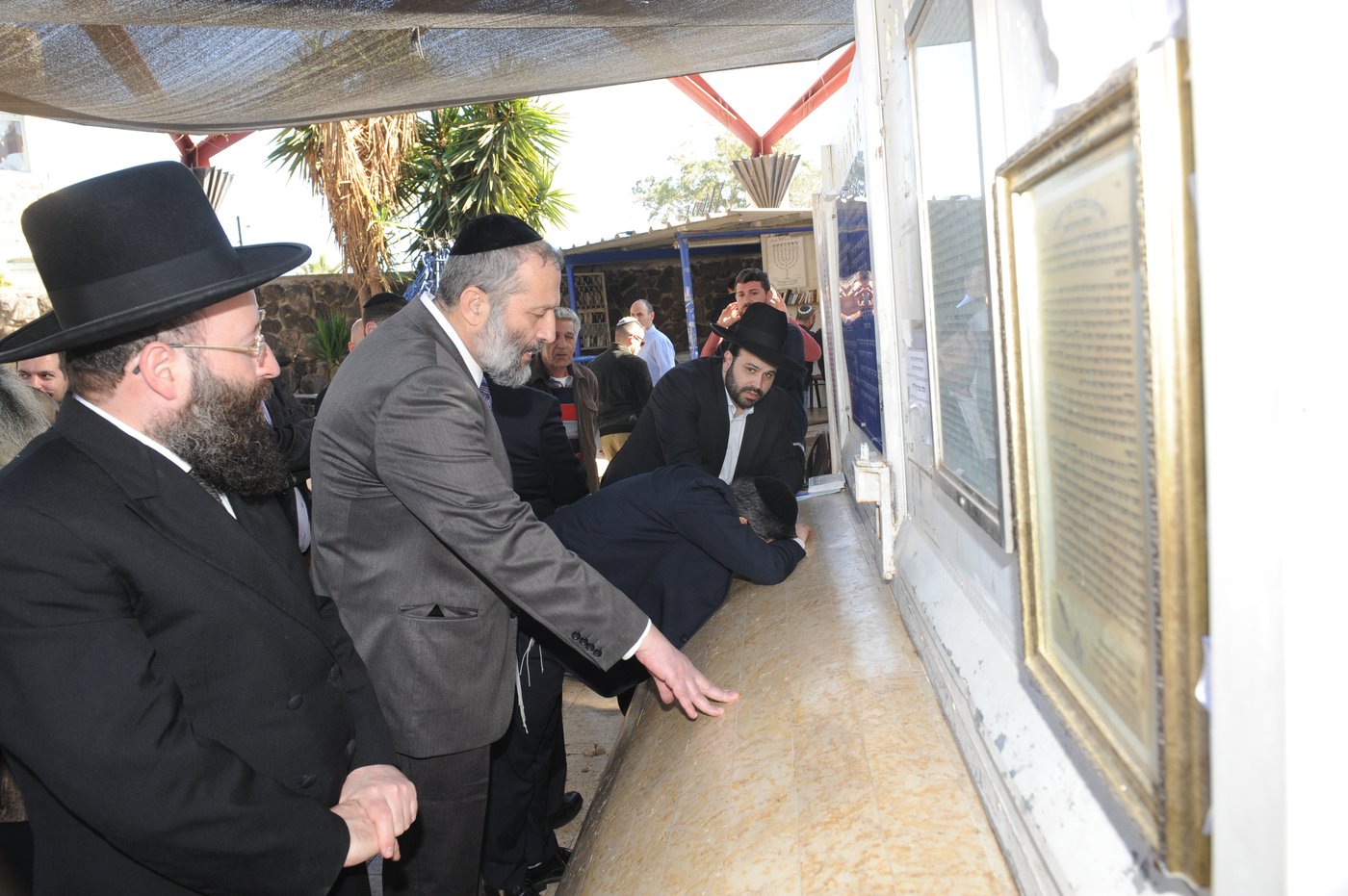 דרעי בסיור בצפון: "בקרוב פנים חדשות לקברי הצדיקים"