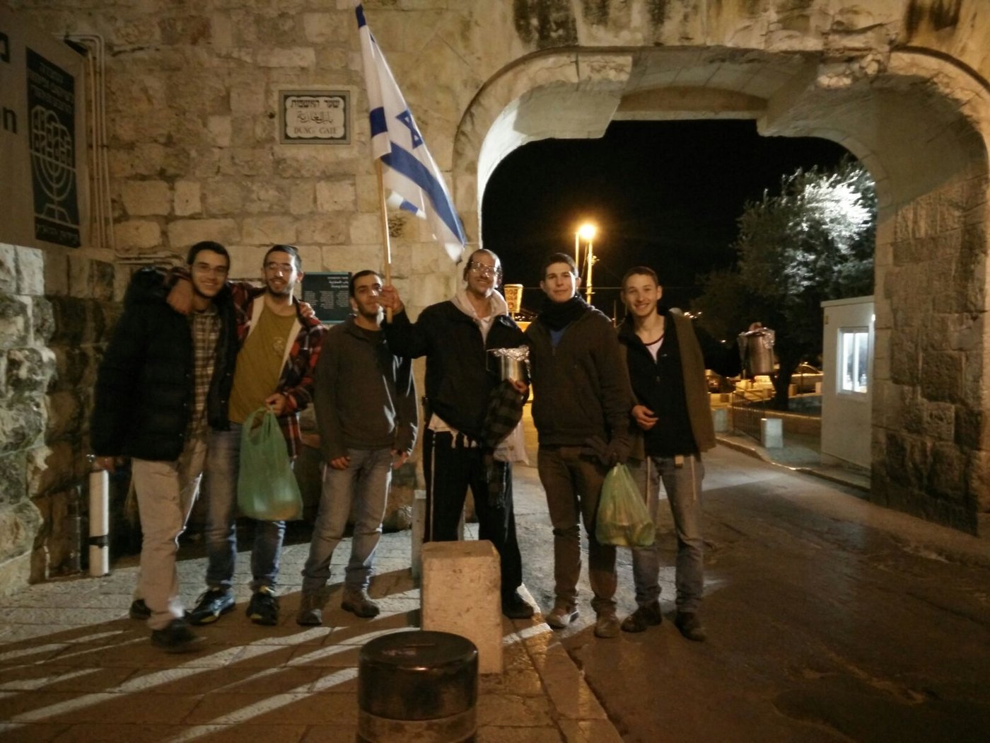 חרדים שלחו אוכל למג"בניקים, אורן חזן עודד טלפונית