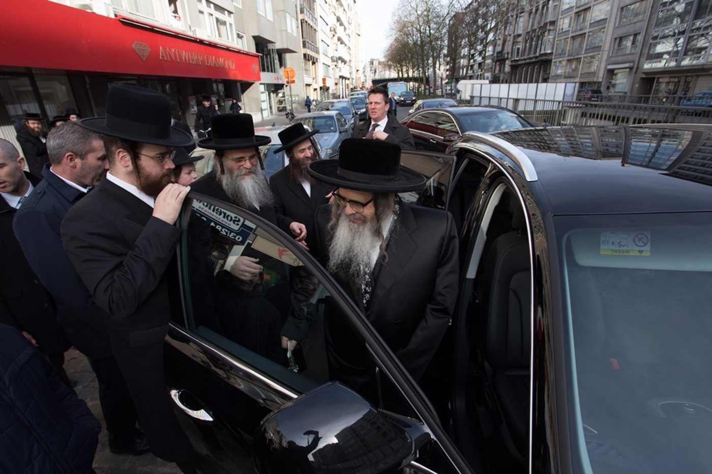 גלריה: האדמו"ר מסאטמר קפץ לביקור בזק באנטוורפן