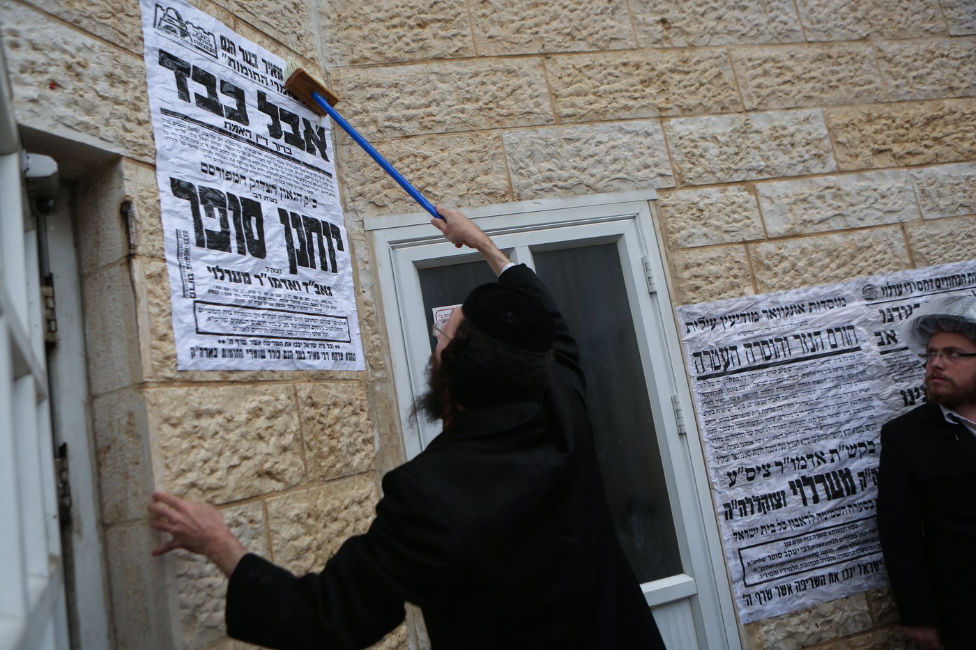 תחת גשם שוטף: אלפים ליוו למנוחות את זקן האדמו"רים זצ"ל