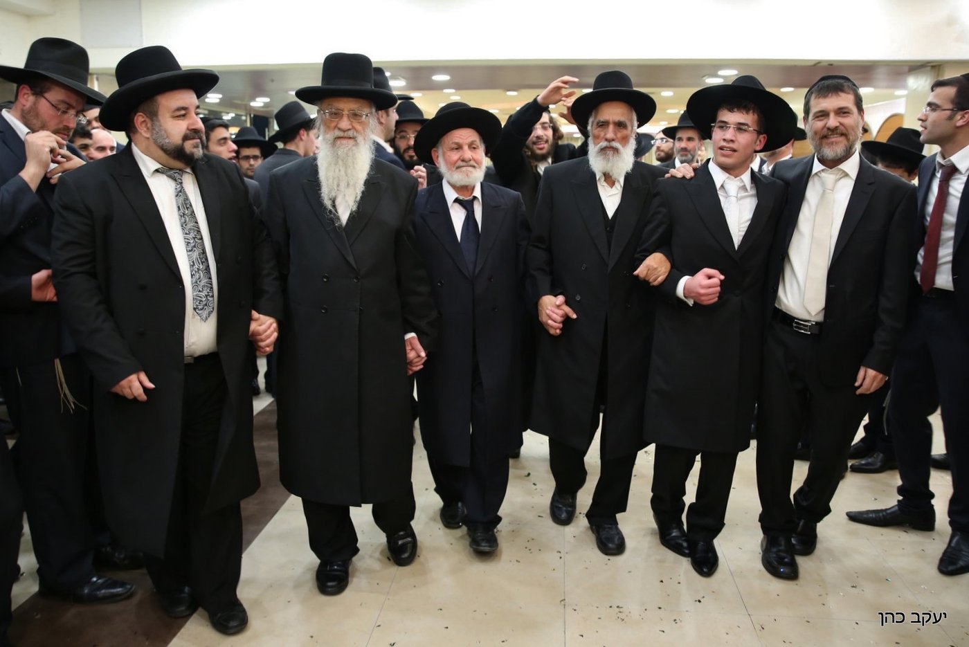 גלריה: חתונת נכדתו הראשונה של הדיין רבי ציון בוארון