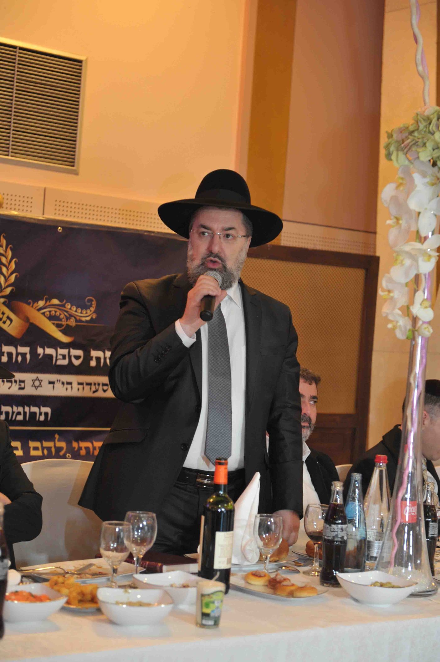 גלריה: הכנסת ספר תורה לזכר נרצחי הטבח בהיפר-כשר בפריז