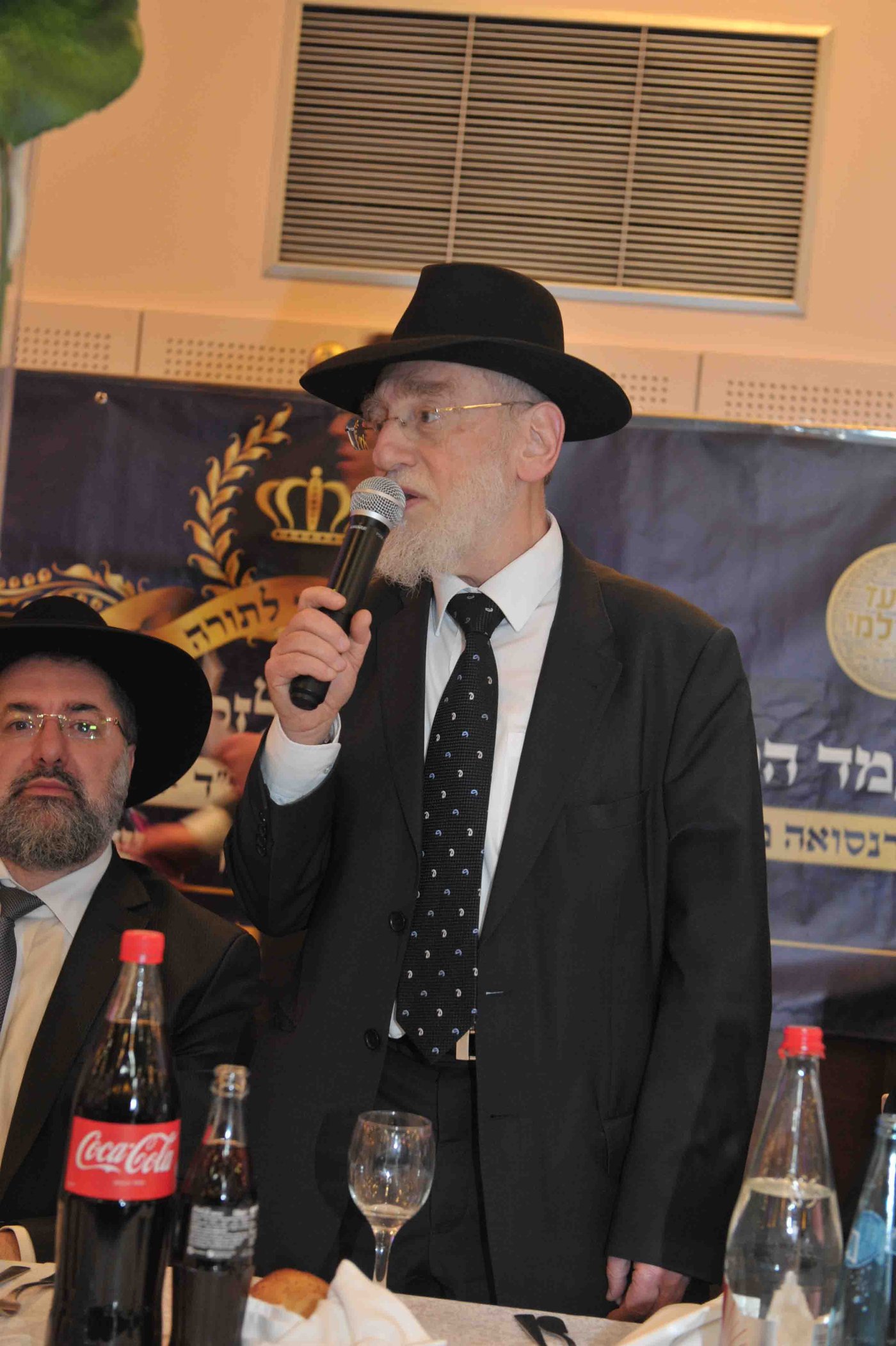 גלריה: הכנסת ספר תורה לזכר נרצחי הטבח בהיפר-כשר בפריז