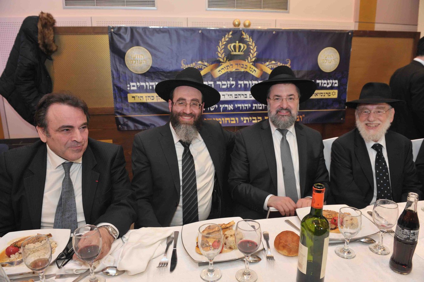 גלריה: הכנסת ספר תורה לזכר נרצחי הטבח בהיפר-כשר בפריז