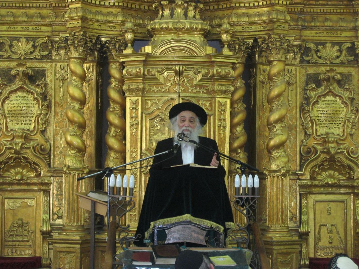 הגרח"ש ליבוביץ בהיכל ישיבת פוניבז'