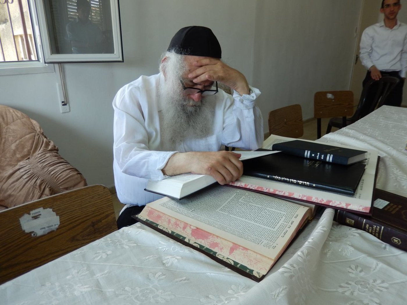 צפו: מראות מחייו של ראש ישיבת פוניבז' הגאון רבי חיים שלמה ליבוביץ' זצ"ל