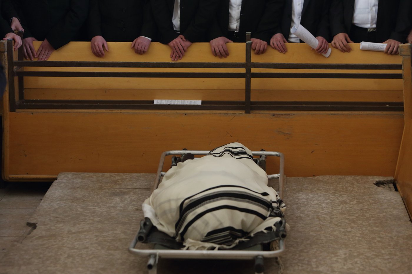 בדמע וכאב: אלפים נפרדו מראש ישיבת פוניבז'